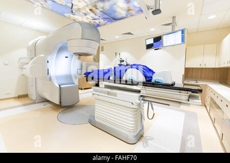 Eine Strahlentherapie für Patienten mit Caner. Moderne Krebsbehandlung in ein neues Krankenhaus. Stockfoto