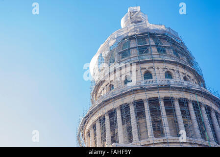 Havanna, Kuba-November 29, 2015: Dome von El Capitolio mit Gerüsten Frames repariert wird. Stockfoto