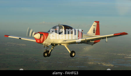 Formationsflug Bilder wie wir trainieren mit den ehemaligen Royal Hong Kong Auxillary Air Force Bulldog wird von einem ehemaligen RAF C.130 Herkules-Instruktor geflogen. Stockfoto