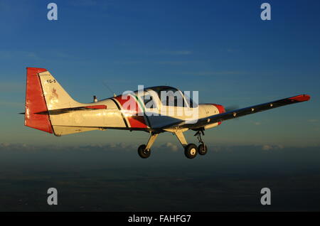 Formationsflug Bilder wie wir trainieren mit den ehemaligen Royal Hong Kong Auxillary Air Force Bulldog wird von einem ehemaligen RAF C.130 Herkules-Instruktor geflogen. Stockfoto