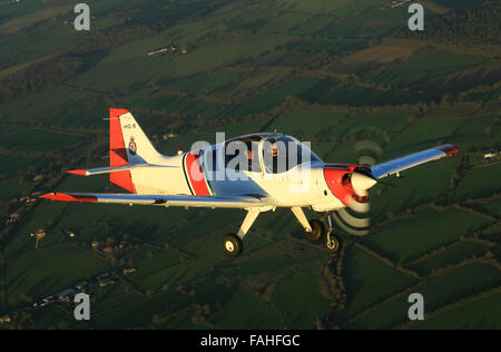 Formationsflug Bilder wie wir trainieren mit den ehemaligen Royal Hong Kong Auxillary Air Force Bulldog wird von einem ehemaligen RAF C.130 Herkules-Instruktor geflogen. Stockfoto