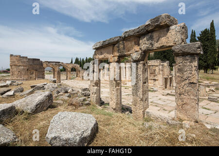 Ruinen von Hierapolis in Denizli, Türkei. Hierapolis war eine antike griechisch-römische Stadt in Phrygien. Stockfoto