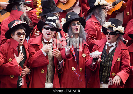 Carnival.Parade der Chöre in der Segunda Aguada Avenue. Cádiz, Andalusien, Spanien Stockfoto
