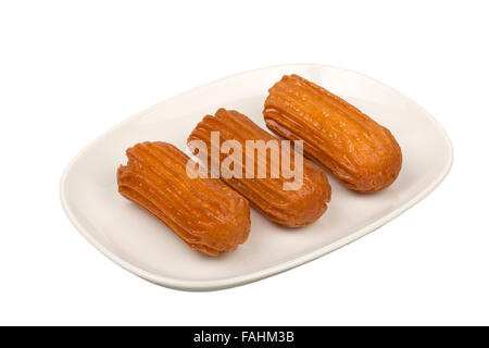 Türkisches Dessert, isoliert Tulumba auf weißem Hintergrund. Stockfoto