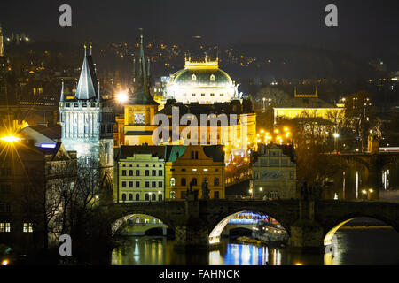 Übersicht von Prag bei Nacht Stockfoto