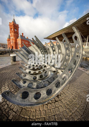 Händler für Seeleute Memorial Skulptur und das Pierhead Gebäude in South Wales Cardiff Bay Stockfoto