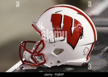 San Diego, CA. 30. Dezember 2015. Wisconsin Dachs-Helm im Spiel zwischen der Wisconsin Badgers und die USC Trojans, nationale Finanzierung Holiday Bowl, Qualcomm Stadium in San Diego, CA. Fotograf: Peter Joneleit/Cal Sport Media. Bildnachweis: Csm/Alamy Live-Nachrichten Stockfoto