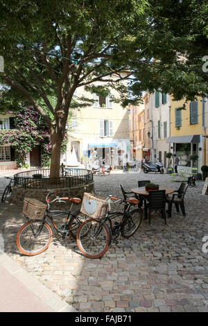 Fahrräder in Saint-Tropez, Frankreich Stockfoto