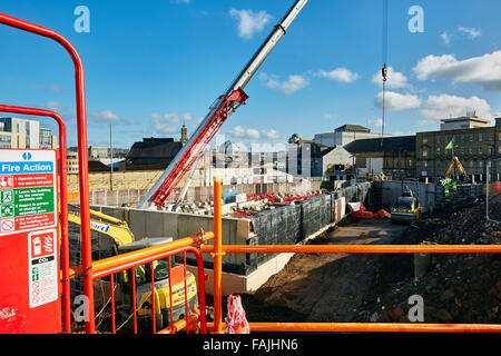 Gebäude im Gange auf dem Gelände des neuen Bradford College Advanced Technology Centre ATC Stockfoto