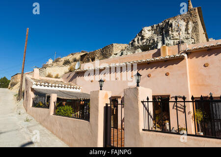 Häuser in Fels. Cortes de Baza, Andalusien, Spanien Stockfoto, Bild