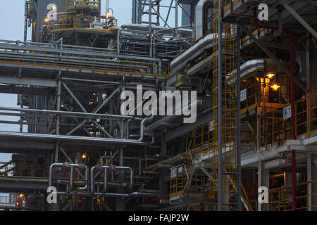 Industriebau. Kraftstoff petrochemische Produktionsanlage, Veredelung Stockfoto