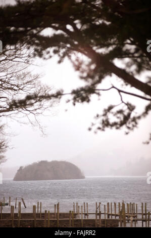 Holzsteg am Derwent Water, Lake District Stockfoto