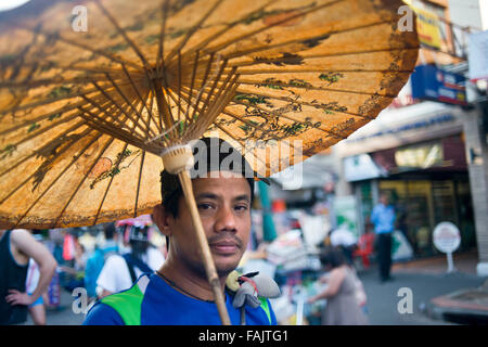 Regenschirm-Verkäufer. Khao San Road. Bangkok, Thailand, Asien Stockfoto