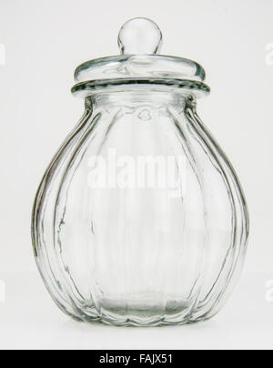 Eine abgerundete Vintage Glas auf weißem Hintergrund Stockfoto