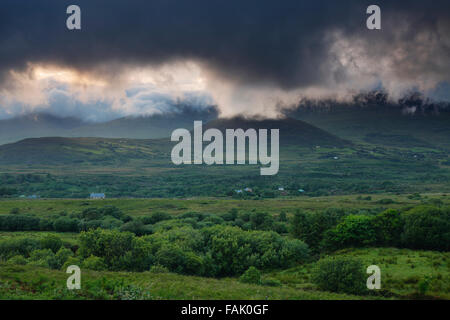 Mullaghanattin-Gebirge von R568 gesehen, um Sneem, Co. Kerry, Irland Stockfoto