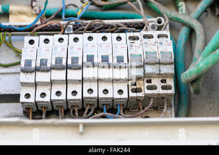 Fehlerhafte elektrische Sicherungskasten Stockfoto