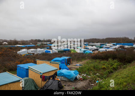 Einen Überblick über den "Dschungel" Migrantinnen und Flüchtlingsfrauen Camp im Winter in Calais, Frankreich. Stockfoto