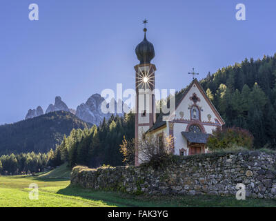 Kapelle St. Johann mit Geisler, Villnöß, Südtirol, Italien Stockfoto