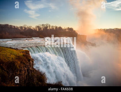 Amerikanischen Niagarafälle bei Sonnenuntergang Stockfoto