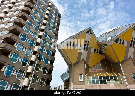 Kubische Häuser oder Kubuswoningen (Kijk Kubus), entworfen von dem Architekten Piet Blom. Bleistift Gebäude. Architektur. Blaak, Rotterdam, Niederlande, Europa Stockfoto