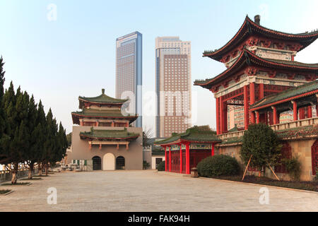 Nanchang, China - 30. Dezember 2015: Tengwang Pavillon in Nanchang bei Sonnenuntergang, einer der vier berühmten Türme in Süd-China Stockfoto