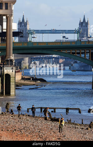 Menschen auf der Themse, London, England, Vereinigtes Königreich, Vereinigtes Königreich Stockfoto