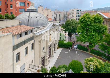 Blick auf die Kirche Notre-Dame des Accoules und Altstädter Ring im Accoules Bezirk Marseille Frankreich Stockfoto