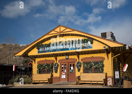 Golden, Colorado - The Colorado Railroad Museum, eingerichtet für die Weihnachtsferien. Stockfoto