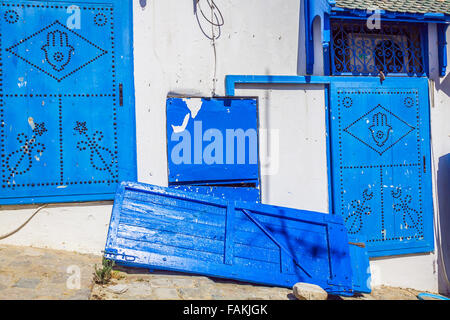 Typische lokale Tür des traditionellen Hauses; Tunis; Tunesien Stockfoto