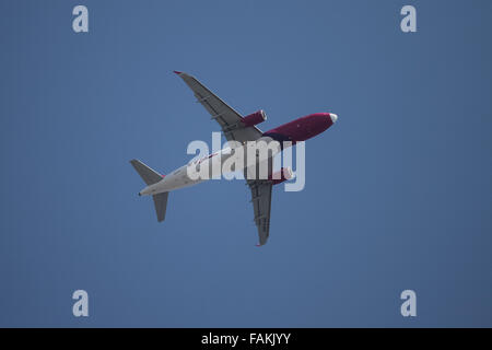 Wizz Air Airbus A320-232 (CN 5608) zieht vom Sabiha Gökçen Flughafen. Stockfoto