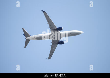 AnadoluJet Airlines Boeing 737-86N (CN 32690/2250) zieht vom Sabiha Gökçen Flughafen. Stockfoto