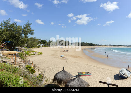 Vilankulo, Mosambik - 4. Juli 2012: Küste von Tofo Beach in Vilankulo, Mosambik. Tofo ist bekannt für den Tauchsport. Stockfoto