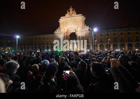 Lissabon, Portugal. 1. Januar 2016. New Years Eve 2015, Praça do Comércio, Lisboa Credit: Juanma Aparicio/Alamy Live News Stockfoto