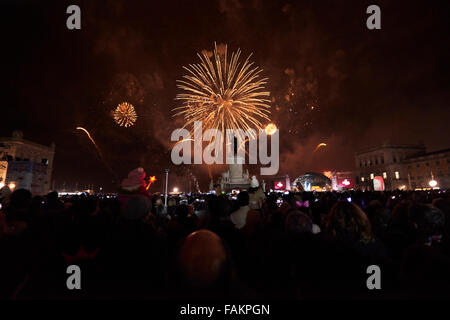 Lissabon, Portugal. 1. Januar 2016. New Years Eve 2015, Praça do Comércio, Lisboa Credit: Juanma Aparicio/Alamy Live News Stockfoto