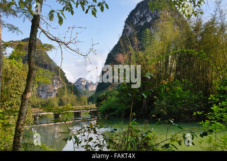 Karst Hügeln entlang Mingshi, Provinz Guangxi, China Stockfoto