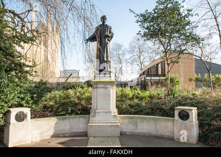Statue von Emmeline Pankhurst vor dem Parlamentsgebäude in Westminster, London, Großbritannien Stockfoto