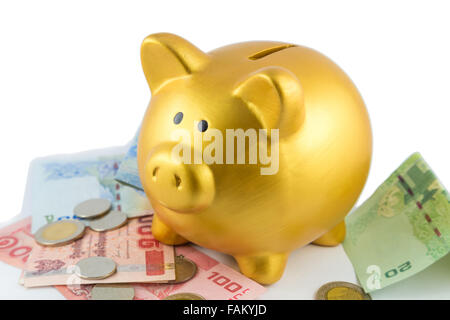 Piggy Bank in gold Farbe am Ufer und Münze Stockfoto