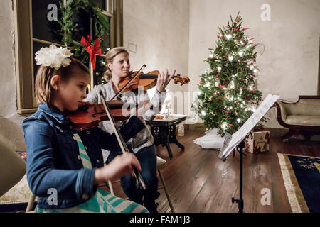 Gainesville Florida, Haile Homestead Plantation House, Candlelight-Besuche, Mädchen, junge Jugendliche Jugendliche weibliche Kinder Kinder Kinder, ch Stockfoto