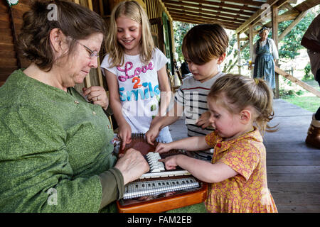 Gainesville Florida, Dudley Farm State Park, Homestead and Living History Museum, Grundstück, Freiwillige Freiwillige Gemeinde Service Freiwillige Arbeit Arbeit Stockfoto