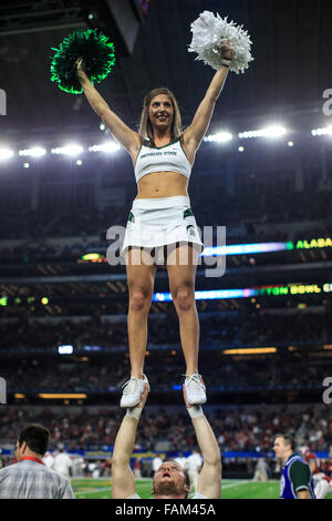 Arlington, Texas, USA. 31. Dezember 2015. Michigan State Spartans Cheerleader während der Goodyear Cotton Bowl-Spiel zwischen Michigan State Vs Alabama im AT&T Stadium in Arlington, Texas. Bildnachweis: Csm/Alamy Live-Nachrichten Stockfoto