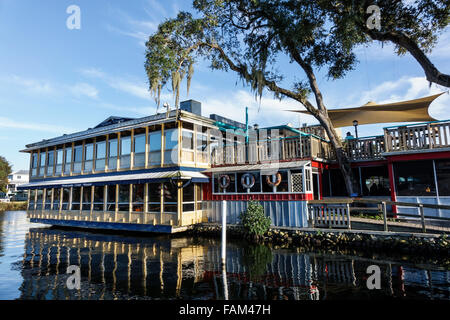 Florida Old Homosassa, Homosassa River Water, River Waterside Crab House, Meeresfrüchte, Restaurant Restaurants Essen Essen Essen Essen gehen Cafe Cafés Bistro, Besucher Stockfoto