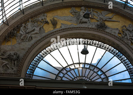 Details in der Galleria Umberto ich in Neapel das 19. November 1990 im Liberty-Stil erbaute Stockfoto