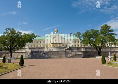 Oranienbaum, Russland - 8. Juli 2012: Palast in Villa Oranienbaum in der Stadt Lomonossow in Umgebung von St. Petersburg, Russland. Stockfoto