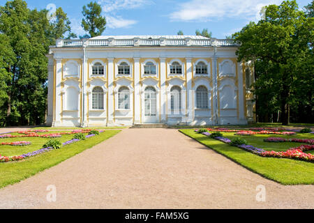 Oranienbaum, Russland - 8. Juli 2012: einer der Paläste in Villa Oranienbaul in der Stadt Lomonossow in Umgebung von St. Petersburg ich Stockfoto