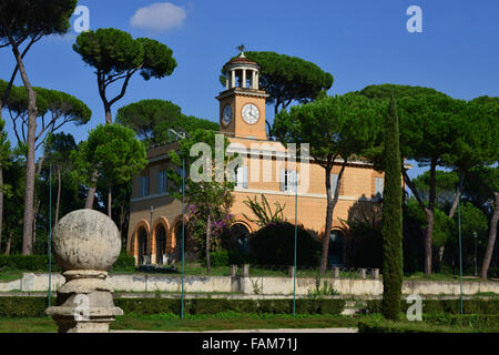 Casina Orologio, einem berühmten Gebäude im Park der Villa Borghese in Rom Stockfoto