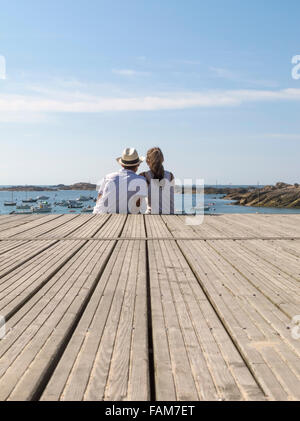 Liebenden Blick auf Munitionsdepot Hafen an einem Sommertag in der Bretagne Stockfoto