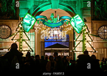 Deutsche Weihnachtsmärkte in Neu Hauserstrasse, München, Oberbayern, Deutschland, Europa. Stockfoto