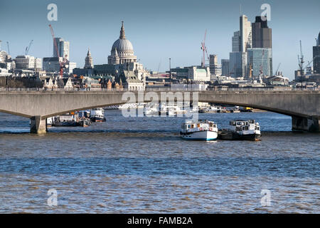 Waterloo Bridge über die Themse in London. Stockfoto