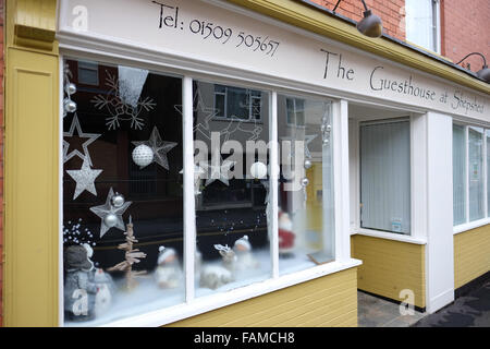 Das Gästehaus in Shepshed hat am besten gekleideten Weihnachten Fenster gewann den Wettbewerb organisiert von Shepshed Stadtrat Stockfoto