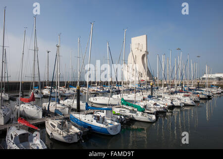 Portugal, Lissabon, Marina Doca de Belem und Denkmal der Entdeckungen (Padrão Dos Descobrimentos) Stockfoto